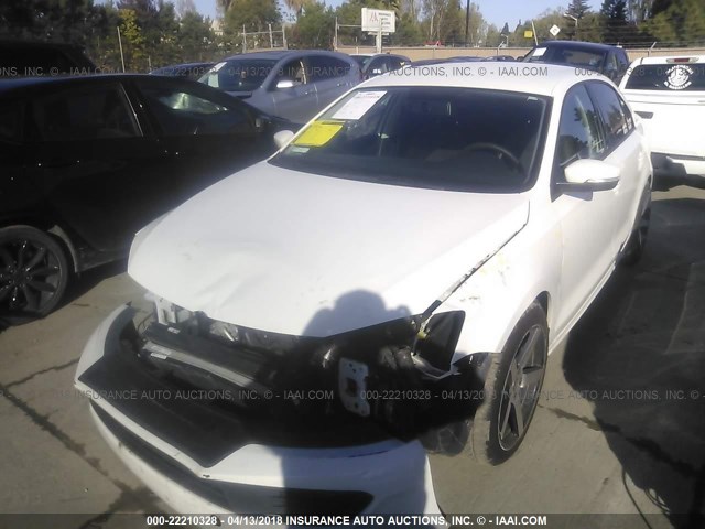 3VWD17AJ0EM375791 - 2014 VOLKSWAGEN JETTA SE WHITE photo 2