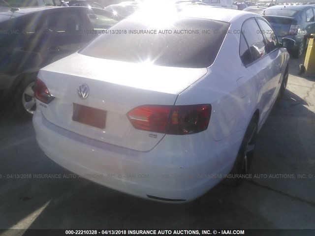 3VWD17AJ0EM375791 - 2014 VOLKSWAGEN JETTA SE WHITE photo 4