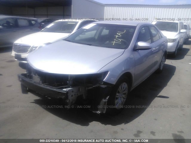 4T4BF1FK3CR170633 - 2012 TOYOTA CAMRY SE/LE/XLE SILVER photo 2