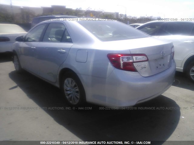 4T4BF1FK3CR170633 - 2012 TOYOTA CAMRY SE/LE/XLE SILVER photo 3