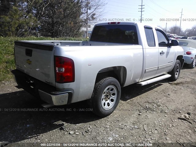 1GCRCREA8BZ118767 - 2011 CHEVROLET SILVERADO C1500  LS SILVER photo 4