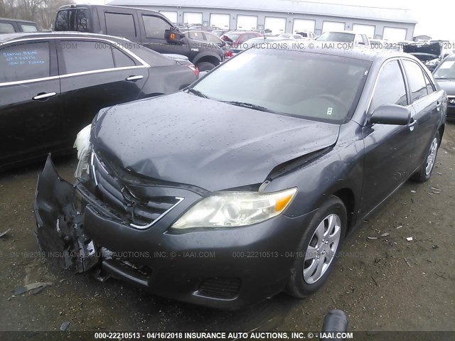 4T1BF3EKXBU156606 - 2011 TOYOTA CAMRY SE/LE/XLE GRAY photo 2