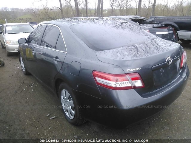4T1BF3EKXBU156606 - 2011 TOYOTA CAMRY SE/LE/XLE GRAY photo 3