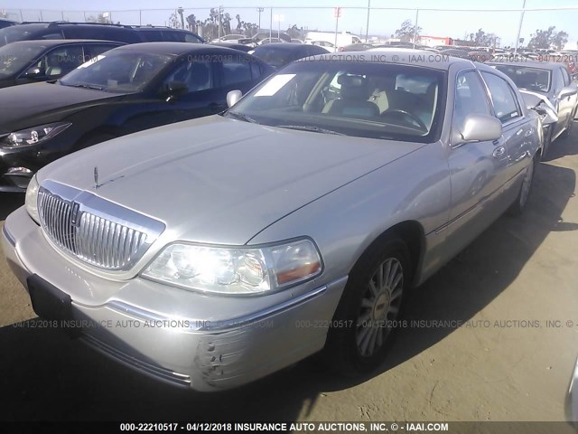 1LNHM81W83Y690543 - 2003 LINCOLN TOWN CAR EXECUTIVE Серебристый фото 2