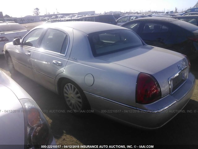 1LNHM81W83Y690543 - 2003 LINCOLN TOWN CAR EXECUTIVE Серебристый фото 3