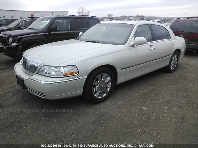 1LNHM83W64Y644711 - 2004 LINCOLN TOWN CAR ULTIMATE WHITE photo 2