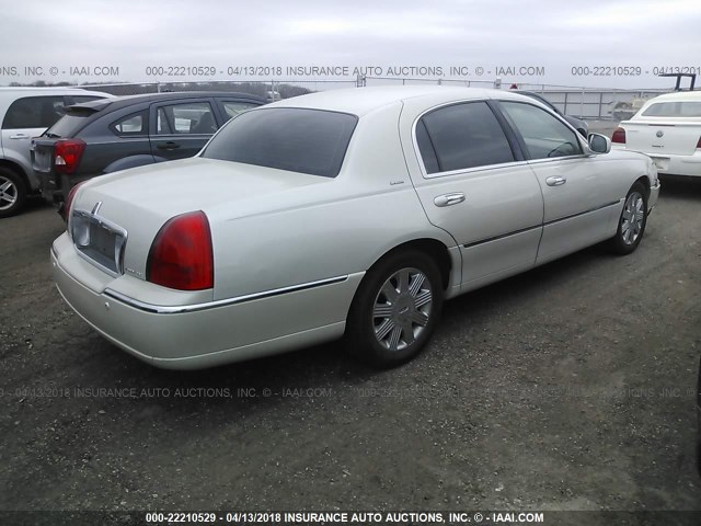 1LNHM83W64Y644711 - 2004 LINCOLN TOWN CAR ULTIMATE WHITE photo 4