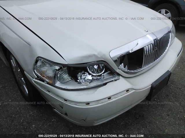 1LNHM83W64Y644711 - 2004 LINCOLN TOWN CAR ULTIMATE WHITE photo 6