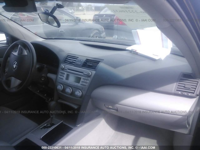 4T1BF3EK4BU225628 - 2011 TOYOTA CAMRY SE/LE/XLE BLACK photo 5