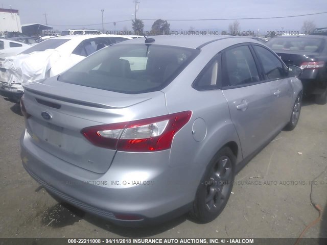 1FADP3F23EL132270 - 2014 FORD FOCUS SE SILVER photo 4