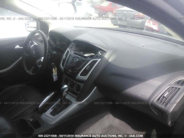 1FADP3F23EL132270 - 2014 FORD FOCUS SE SILVER photo 5