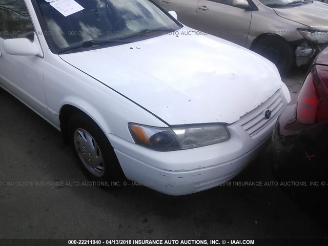 4T1BG22K1XU509320 - 1999 TOYOTA CAMRY CE/LE/XLE 白色 照片 6