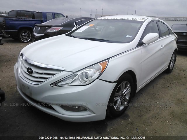 5NPEB4AC9DH507858 - 2013 HYUNDAI SONATA GLS WHITE photo 2
