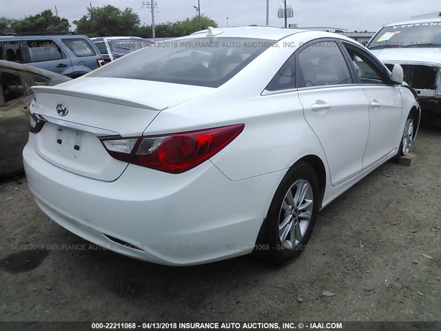 5NPEB4AC9DH507858 - 2013 HYUNDAI SONATA GLS WHITE photo 4