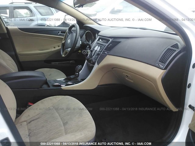 5NPEB4AC9DH507858 - 2013 HYUNDAI SONATA GLS WHITE photo 5