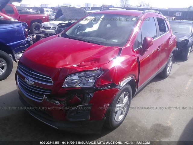 KL7CJRSB8FB211700 - 2015 CHEVROLET TRAX 1LT RED photo 2