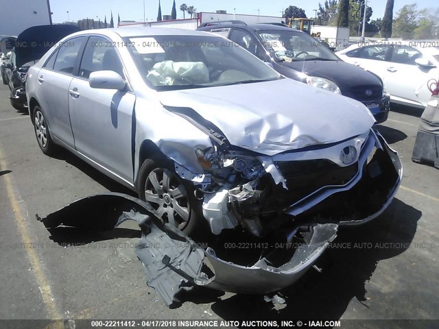 4T1BF3EK9BU752998 - 2011 TOYOTA CAMRY SE/LE/XLE SILVER photo 1