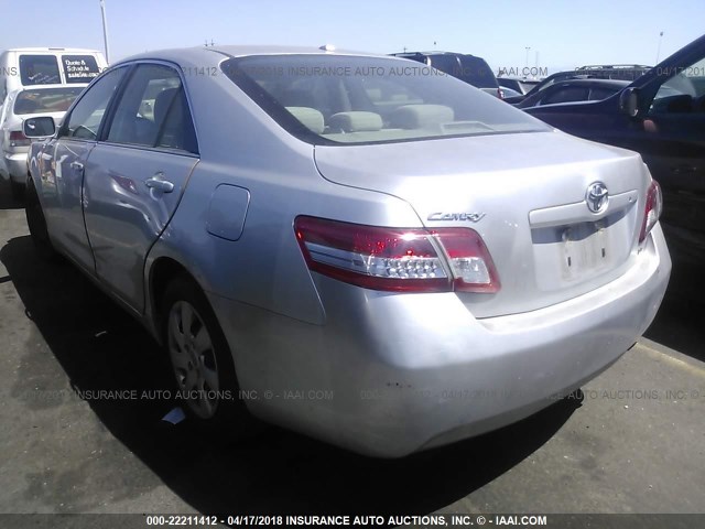 4T1BF3EK9BU752998 - 2011 TOYOTA CAMRY SE/LE/XLE SILVER photo 3