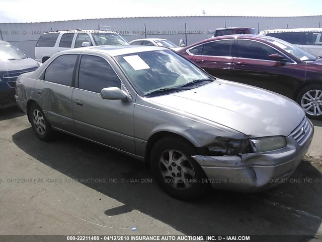 JT2BF22K1X0154754 - 1999 TOYOTA CAMRY LE/XLE GOLD photo 1