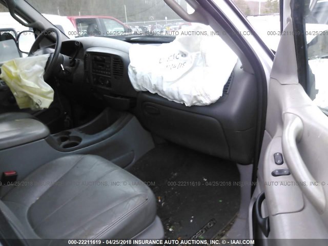 1FMPU16LX2LA17413 - 2002 FORD EXPEDITION XLT თეთრი ფოტო 5