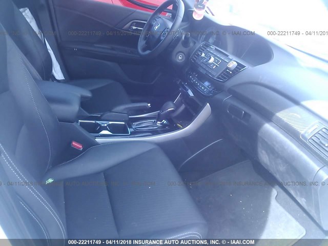 1HGCR2F50HA124729 - 2017 HONDA ACCORD SPORT 白色 照片 5