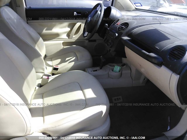 3VWBK31C55M403048 - 2005 VOLKSWAGEN NEW BEETLE GL 白色 照片 5