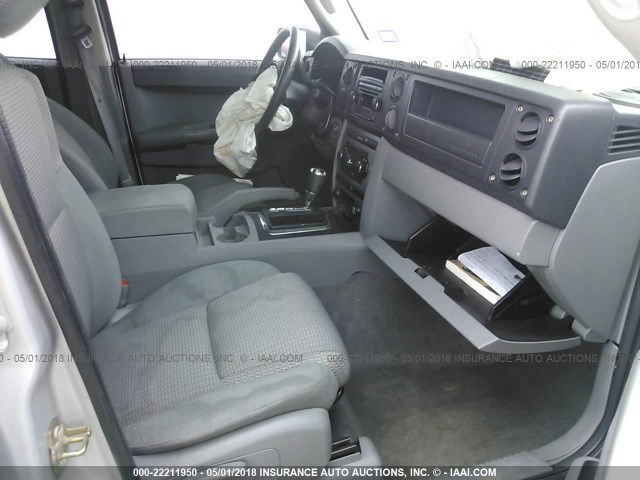 1J8HH48K57C587564 - 2007 JEEP COMMANDER ნაცრისფერი ფოტო 5