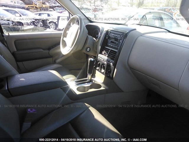 1FMEU73886UA27853 - 2006 FORD EXPLORER XLT SILVER photo 5