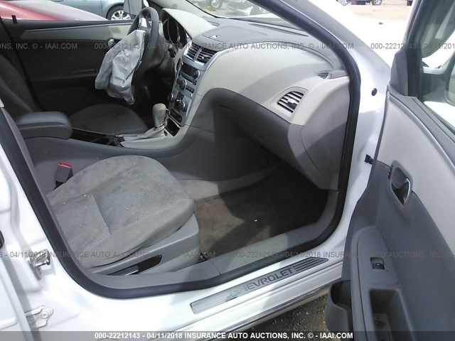 1G1ZC5EU3CF137323 - 2012 CHEVROLET MALIBU 1LT WHITE photo 5
