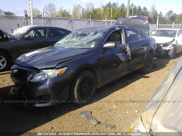 4T1BF3EK5BU771015 - 2011 TOYOTA CAMRY SE/LE/XLE GRAY photo 2