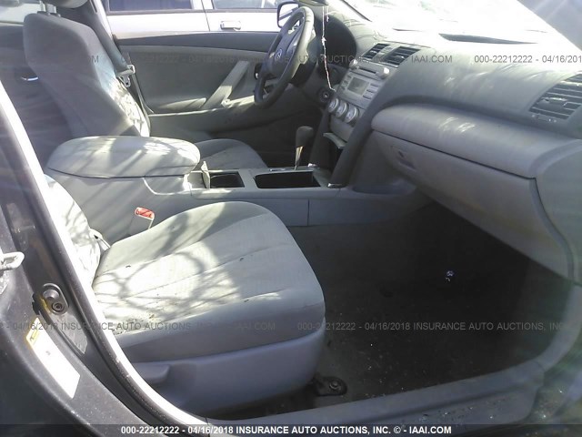 4T1BF3EK5BU771015 - 2011 TOYOTA CAMRY SE/LE/XLE GRAY photo 5