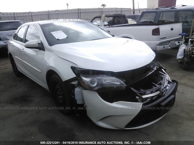 4T1BF1FKXGU155384 - 2016 TOYOTA CAMRY LE/XLE/SE/XSE WHITE photo 1
