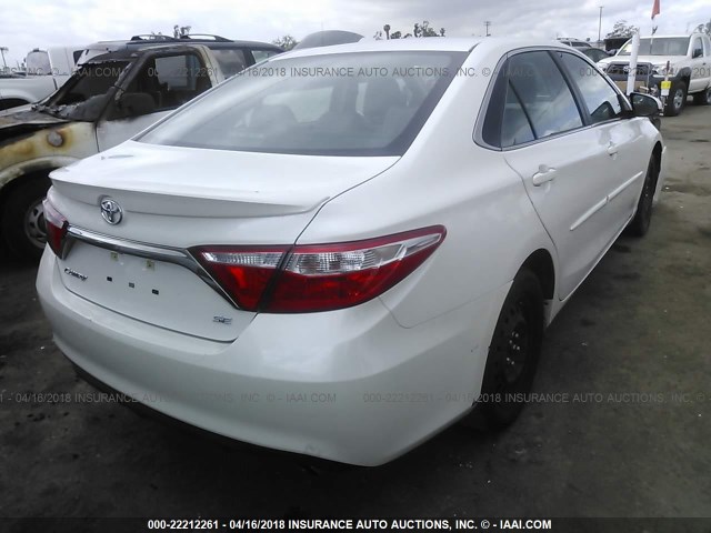 4T1BF1FKXGU155384 - 2016 TOYOTA CAMRY LE/XLE/SE/XSE WHITE photo 4