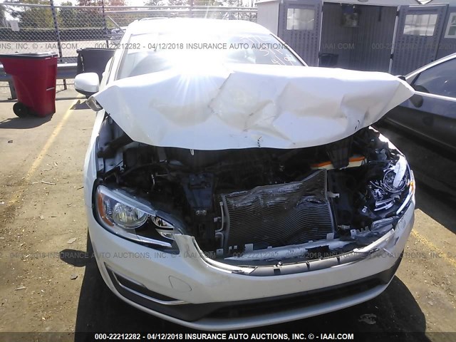 YV140MEKXF1264942 - 2015 VOLVO V60 PREMIER WHITE photo 6