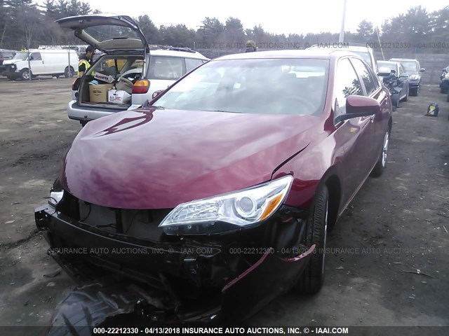 4T1BF1FK2HU772795 - 2017 TOYOTA CAMRY LE/XLE/SE/XSE RED photo 2