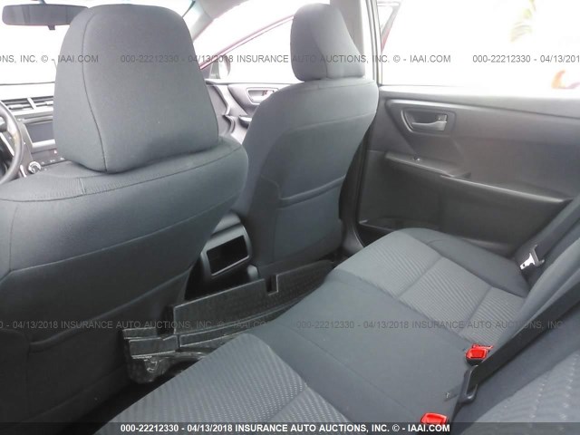 4T1BF1FK2HU772795 - 2017 TOYOTA CAMRY LE/XLE/SE/XSE RED photo 8