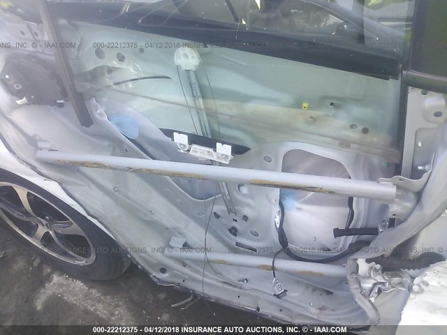 19XFB2F72FE252224 - 2015 HONDA CIVIC SE WHITE photo 6