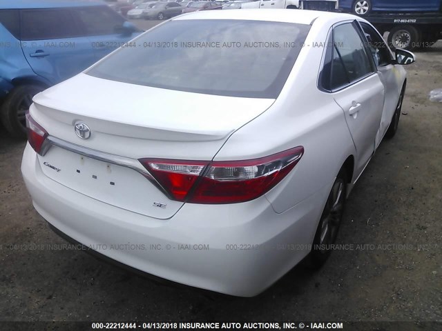 4T1BF1FK3HU645201 - 2017 TOYOTA CAMRY LE/XLE/SE/XSE WHITE photo 4