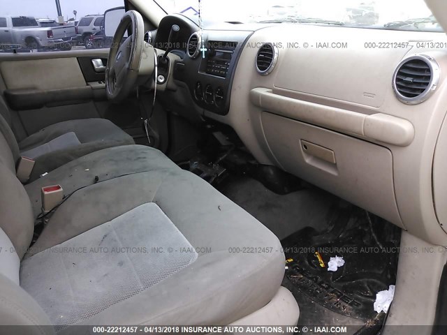 1FMRU15W13LC31924 - 2003 FORD EXPEDITION XLT WHITE photo 5