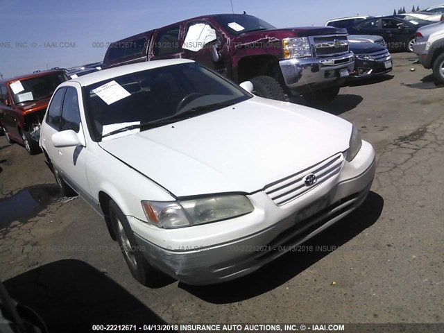 JT2BG22K7X0357192 - 1999 TOYOTA CAMRY LE/XLE WHITE photo 1