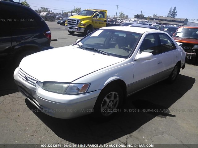 JT2BG22K7X0357192 - 1999 TOYOTA CAMRY LE/XLE WHITE photo 2