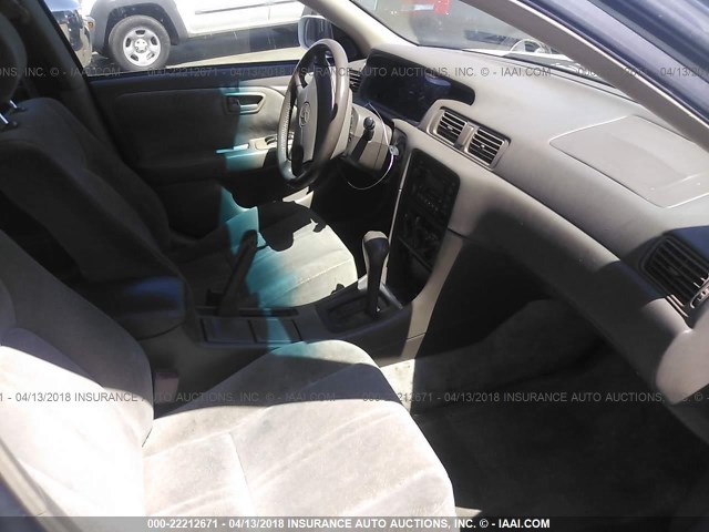 JT2BG22K7X0357192 - 1999 TOYOTA CAMRY LE/XLE WHITE photo 5
