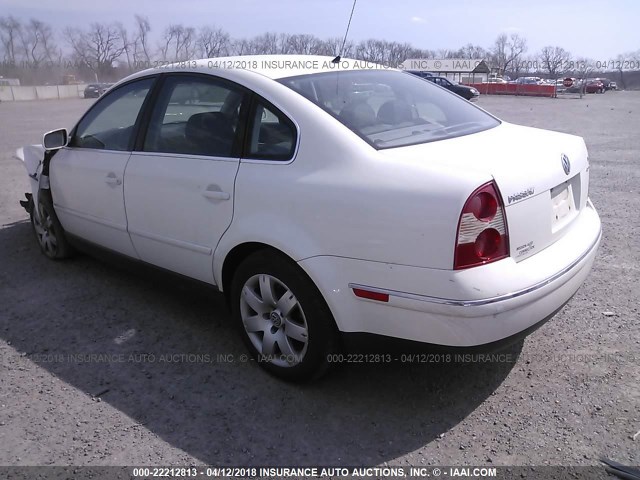 WVWTH63B62P065466 - 2002 VOLKSWAGEN PASSAT GLX 4MOTION WHITE photo 3