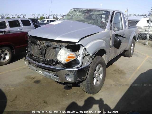 1N6AD0CU8BC420207 - 2011 NISSAN FRONTIER SV/PRO-4X SILVER photo 2