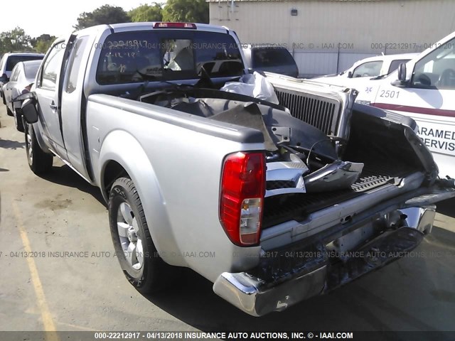 1N6AD0CU8BC420207 - 2011 NISSAN FRONTIER SV/PRO-4X SILVER photo 3