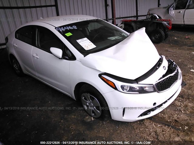 3KPFK4A71JE218500 - 2018 KIA FORTE LX WHITE photo 1