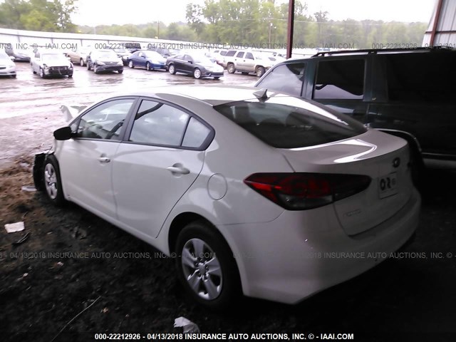 3KPFK4A71JE218500 - 2018 KIA FORTE LX WHITE photo 3