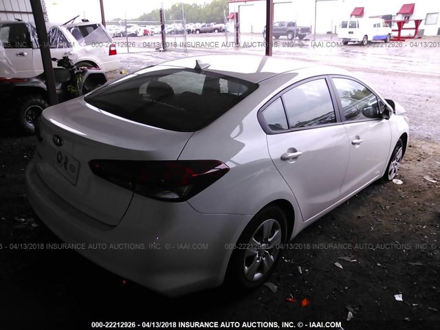 3KPFK4A71JE218500 - 2018 KIA FORTE LX WHITE photo 4