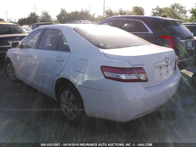 4T4BF3EK0BR193203 - 2011 TOYOTA CAMRY SE/LE/XLE 白色 照片 3