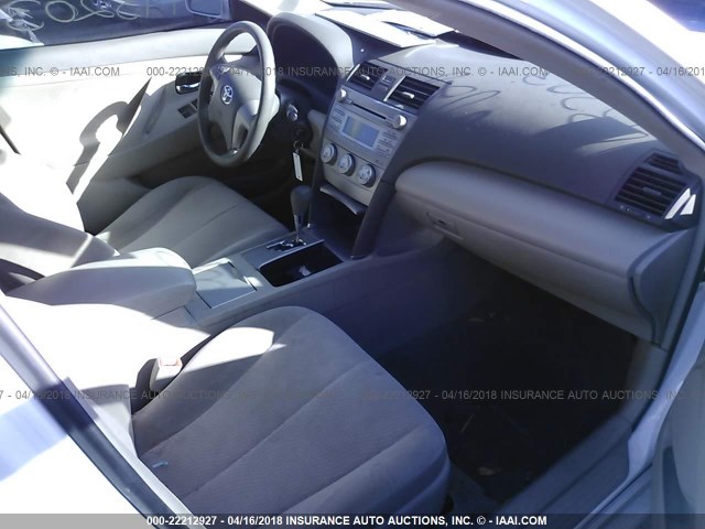 4T4BF3EK0BR193203 - 2011 TOYOTA CAMRY SE/LE/XLE 白色 照片 5